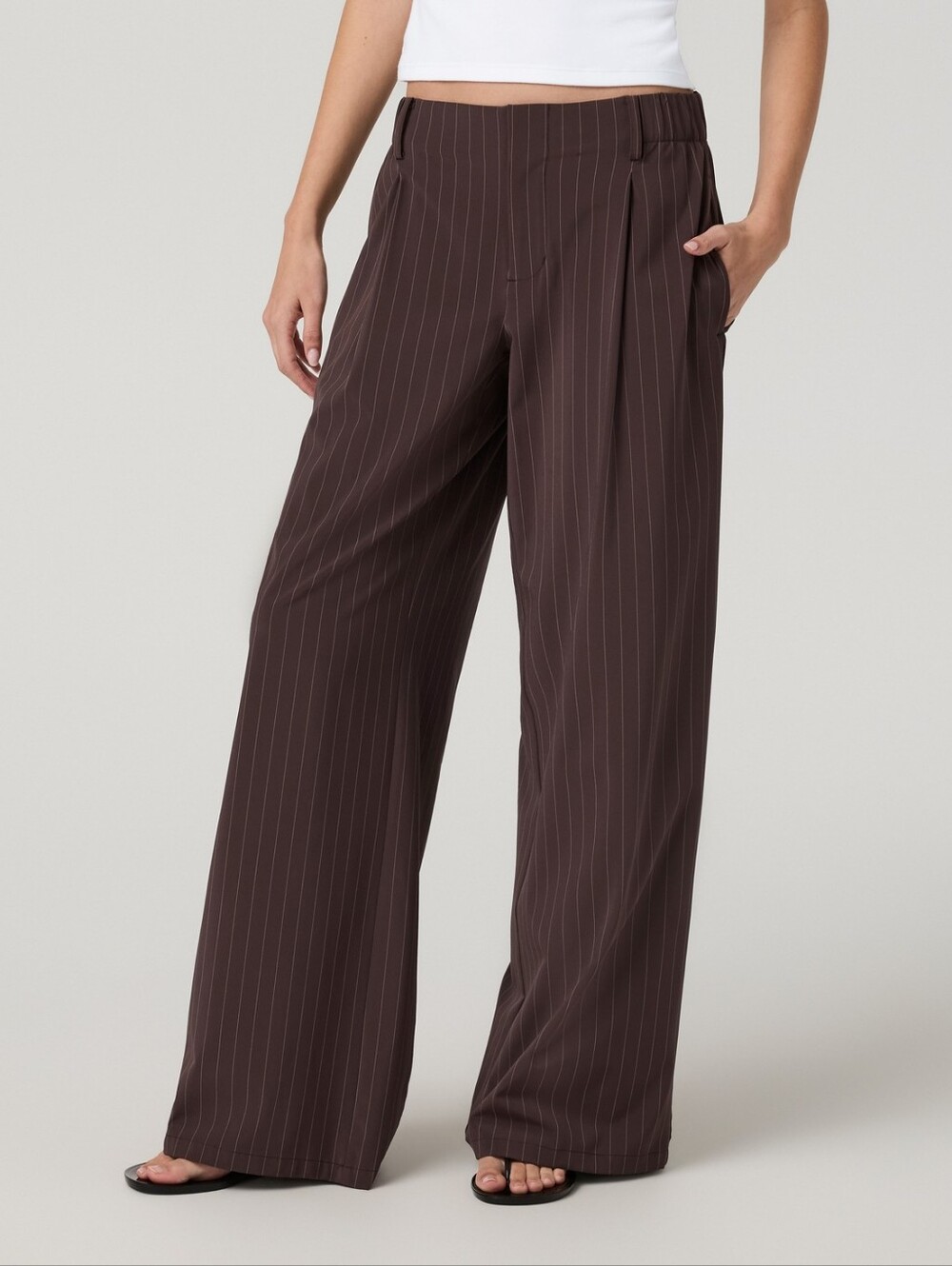 Vuori Villa Wide Leg Trouser Pants L Short French Roast Pinstripe NWT
